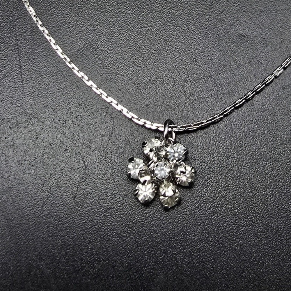 Avon 1984 Snow Sparkle Necklace Rhinestone Flower Silver Tone